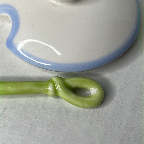 Avon Elegant 3D Tulip Sugar Bowl and Spoon with Lid - Picture 6 of 7